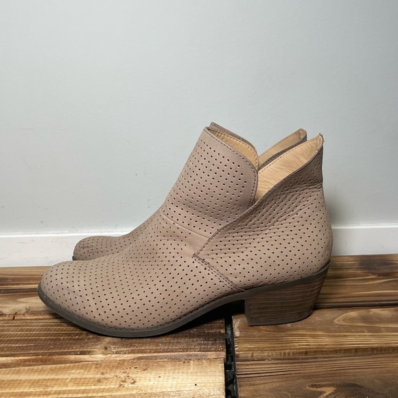 ME TOO Womens Zinnia 8 Nubuck Comfort Ankle Boots Size 9.5 - Picture 2 of 10